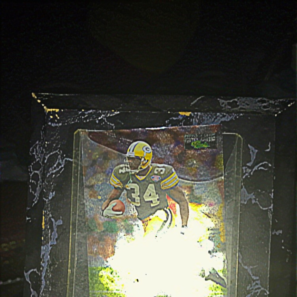 Signed and framed NFL legend edger Barnett